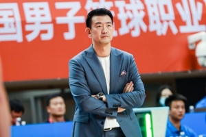 王博:我们打了半场好球 第三节进攻突然断电 速度没有打起来 王博:我们打了半场好球 第三节进攻突然断电 速度没有打起来